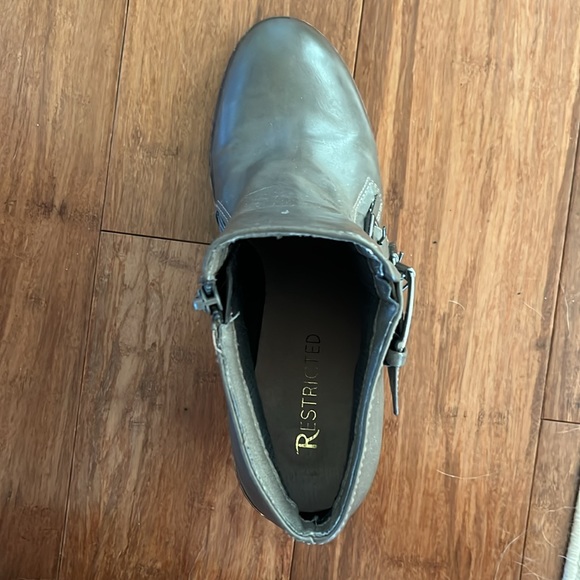 Heeled boots - Picture 3 of 5